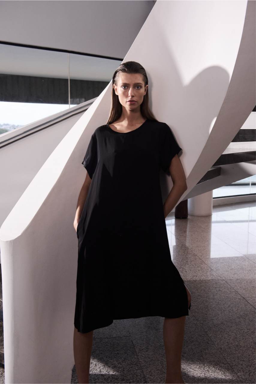 Mela Purdie Transit T Dress Short sleeved round neck in Black The Perfect Travel Dress.