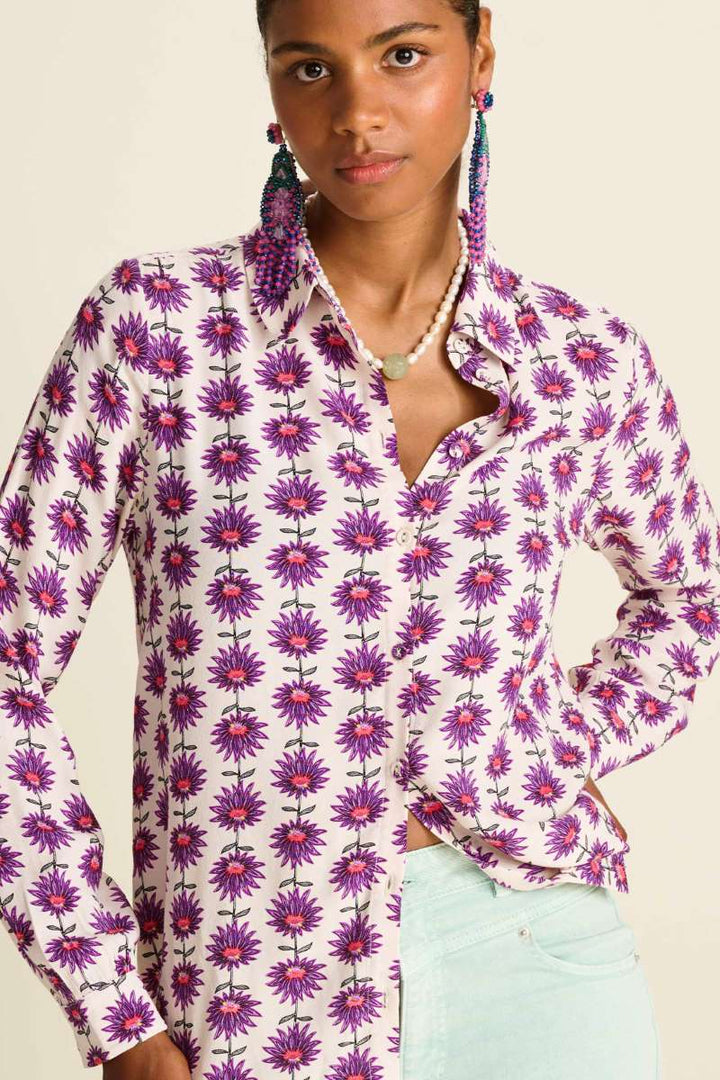 Blouse SP7724 in Mila Flower Ecru by POM Amsterdam in 38