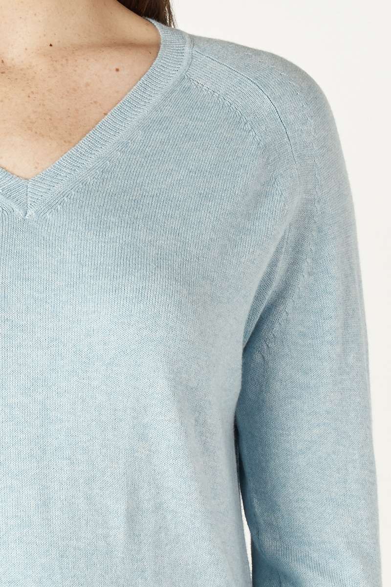 essential-v-neck-powder-zaket-plover-front-view_1200x