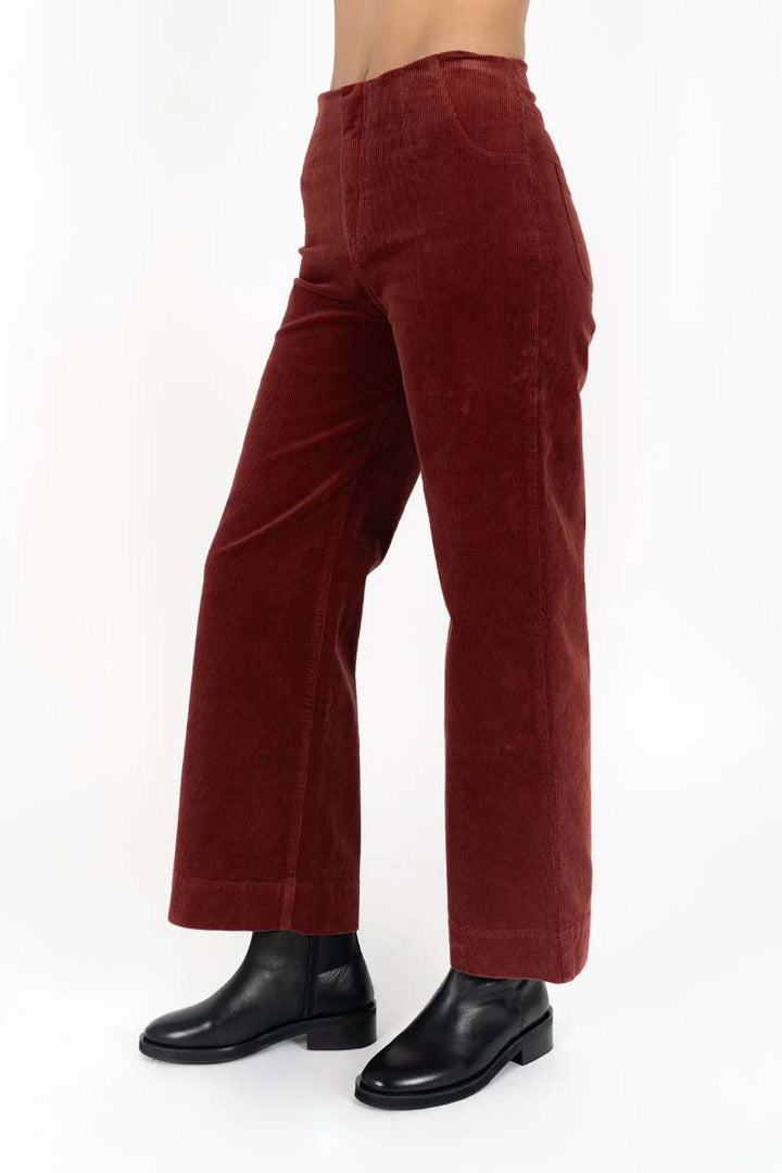 Fleetwood Cord Jean HW25101 by Humidity Lifestyle in 8 / Black