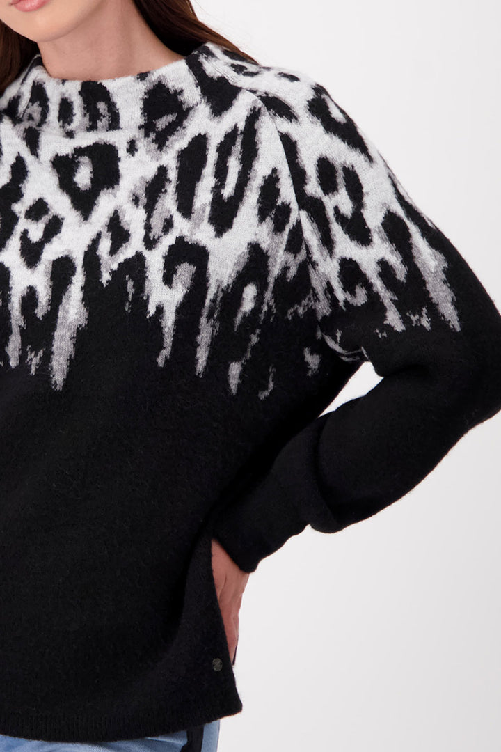 Leo Jacquard Sweater 807452MNR in Schwarz Pattern by Monari in 44