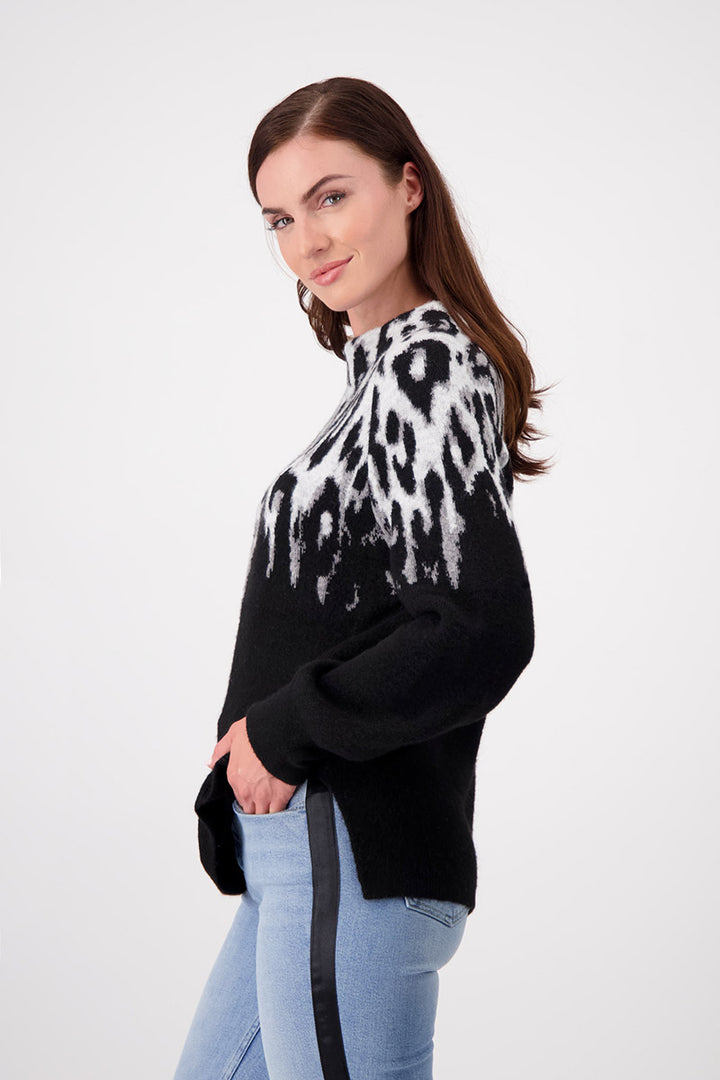 Leo Jacquard Sweater 807452MNR in Schwarz Pattern by Monari in 44