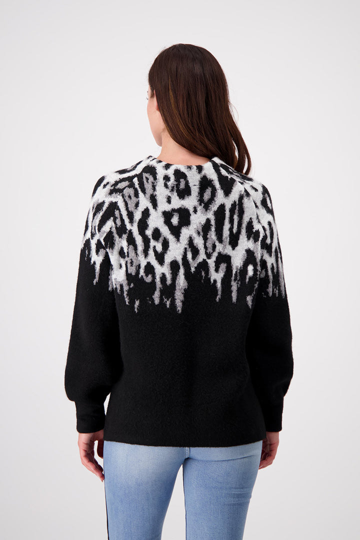 Leo Jacquard Sweater 807452MNR in Schwarz Pattern by Monari in 44