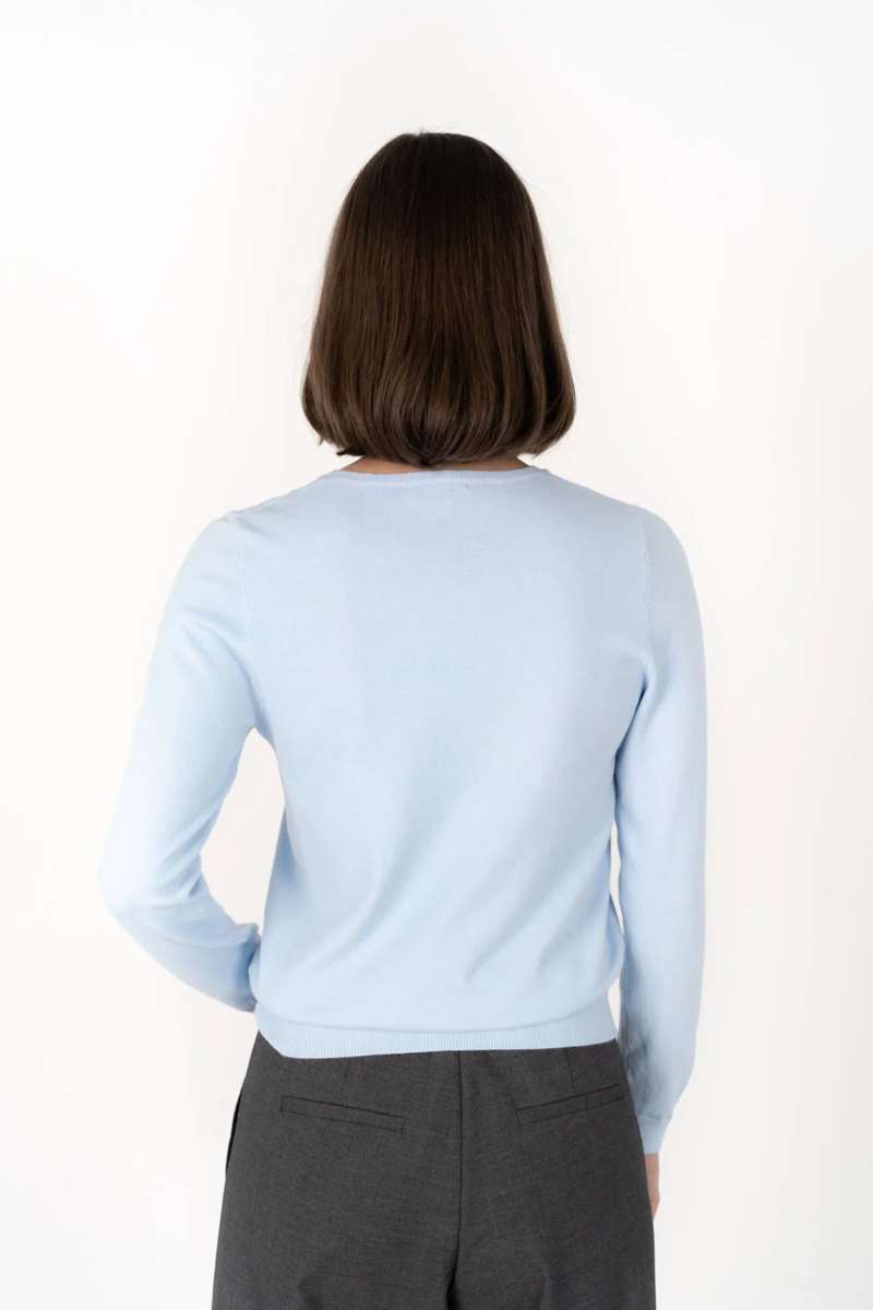 mae-jumper-humidity-lifestyle-back-view_1200x