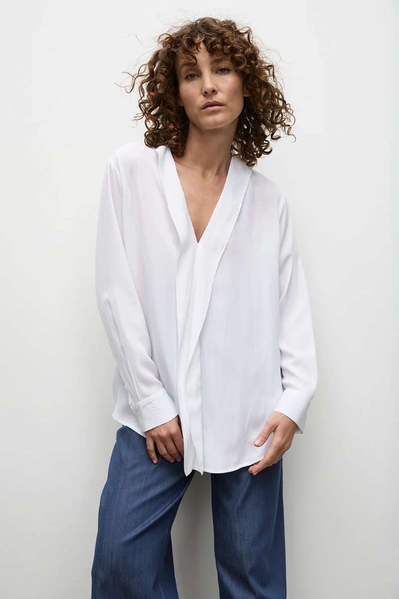 model wearing ribbon edge shirt