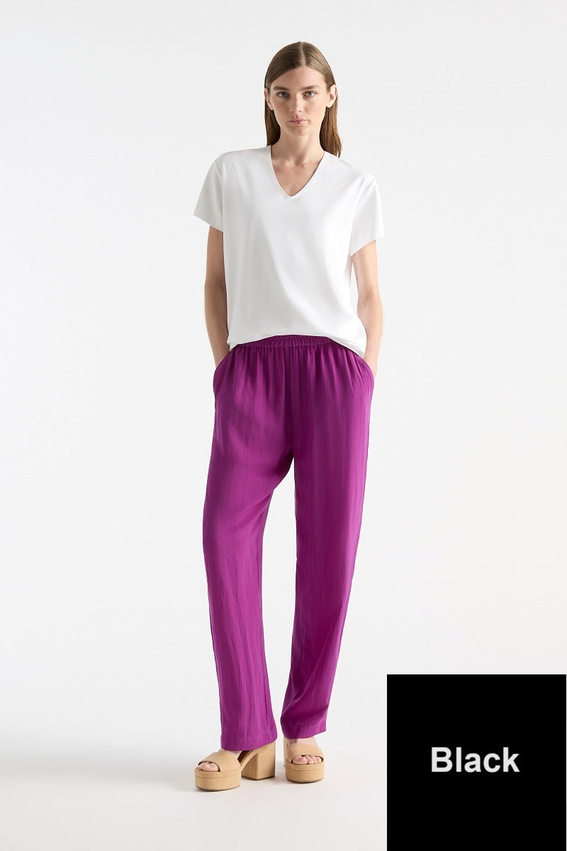 V Plaza T in Black F01 8423 by MELA PURDIE