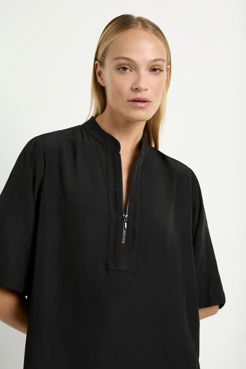 zip-plaza-in-black-mela-purdie-front-view_1200x