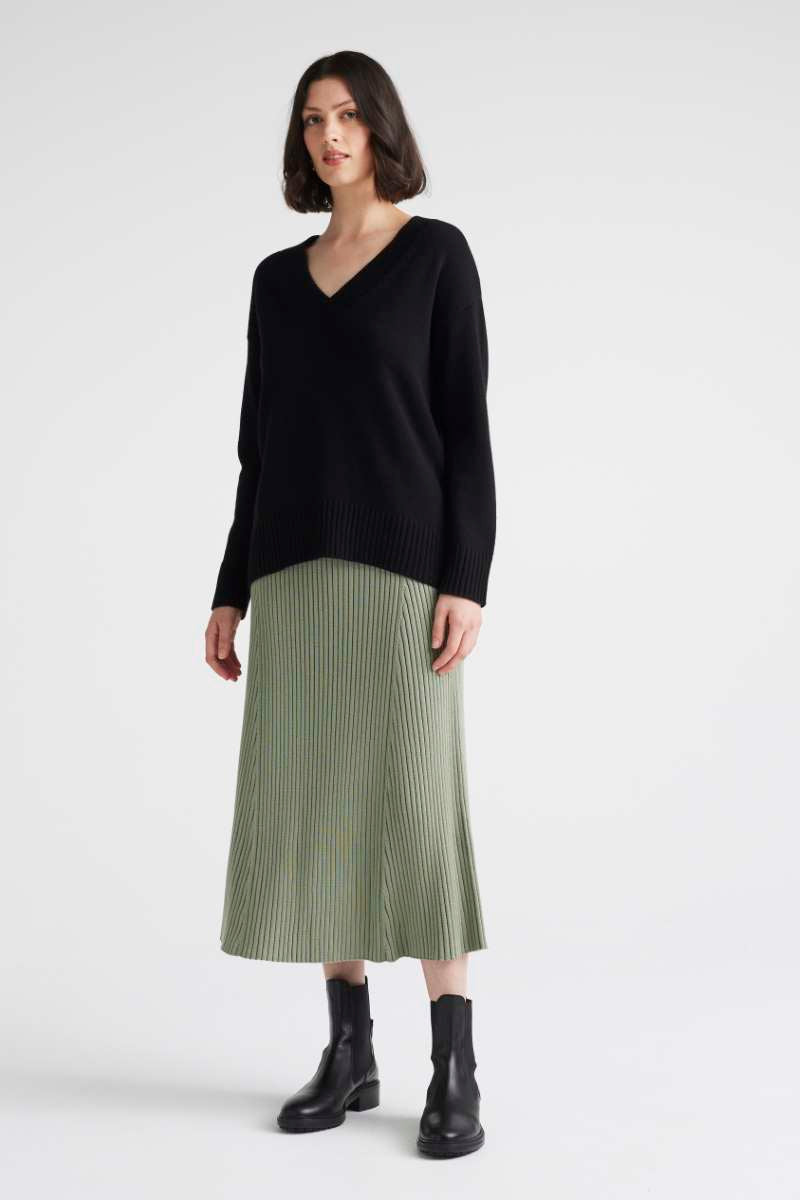 jersey-v-neck-jumper-in-black-toorallie-front-view_1200x