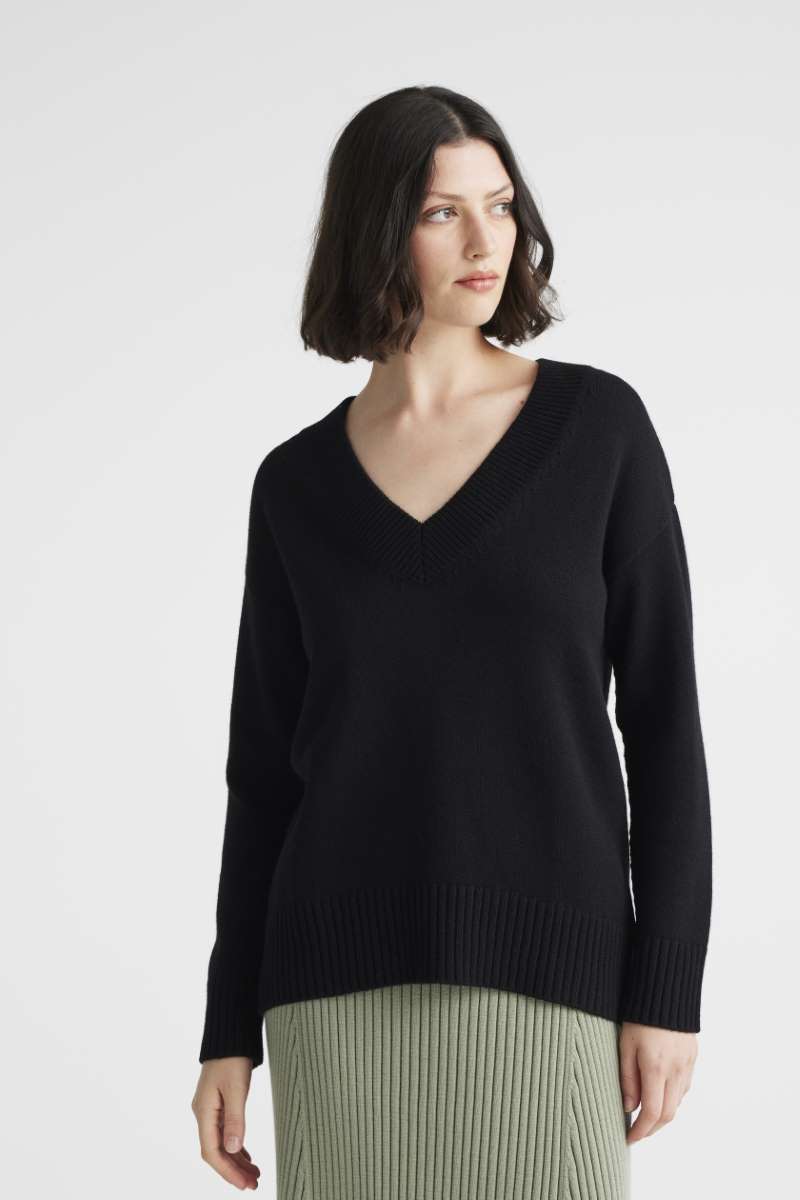 Jersey V Neck Jumper in Black 5111-BK by Toorallie