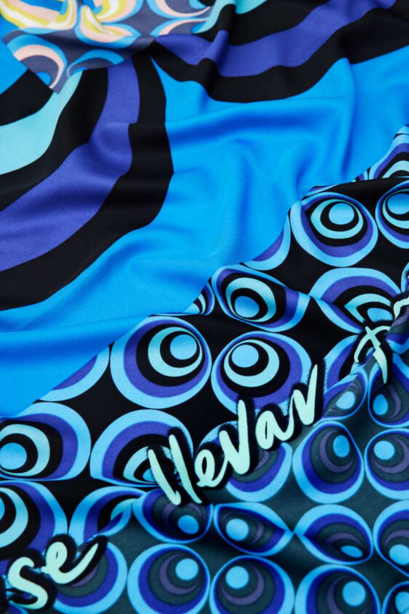 xl-square-geometric-foulard-in-navy-desigual-front-view_1200x
