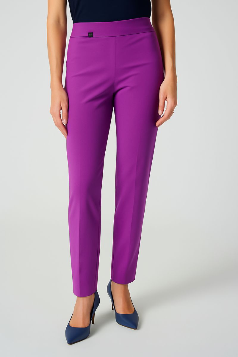 Model in 144092 cosmos colour pant