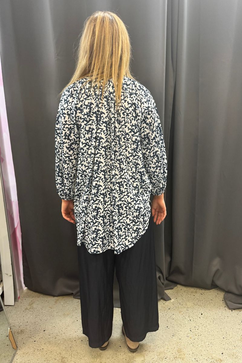 Artisan Blouse in Quill Print Charmeuse F842 7076 by Mela Purdie