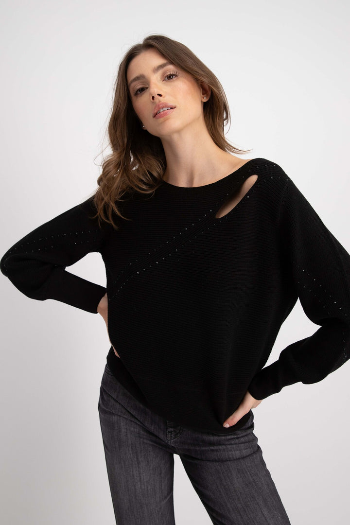 Pull à découpes avec strass 807602MNR en noir par Monari