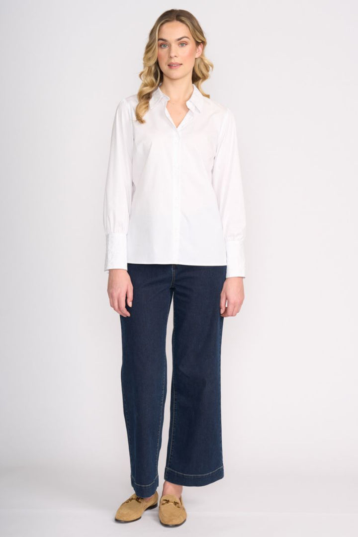Woman wearing Daisy Chain Shirt in White by FOIL FO8492 front view