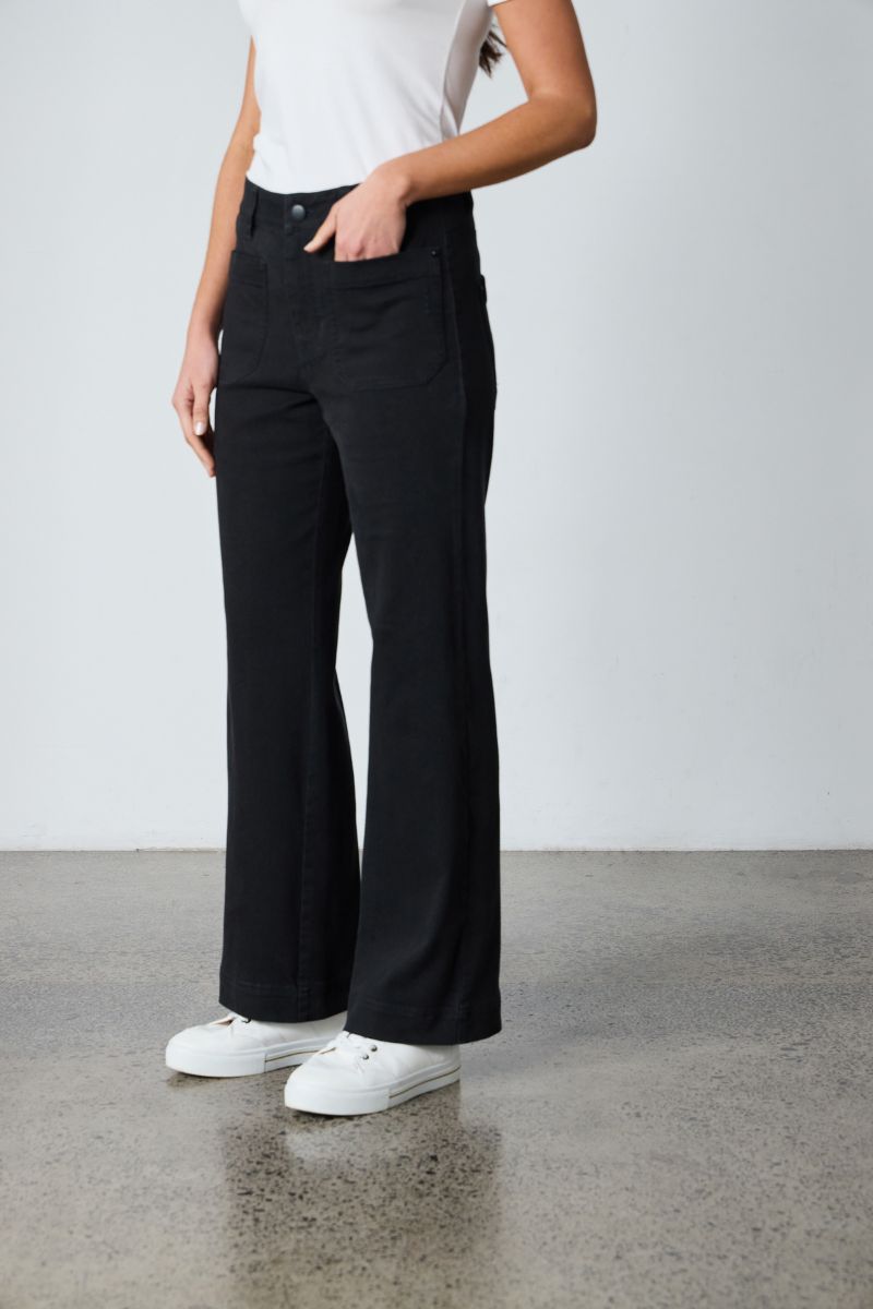 Woman wearing in black Lania NLA3920 wide leg jean side view