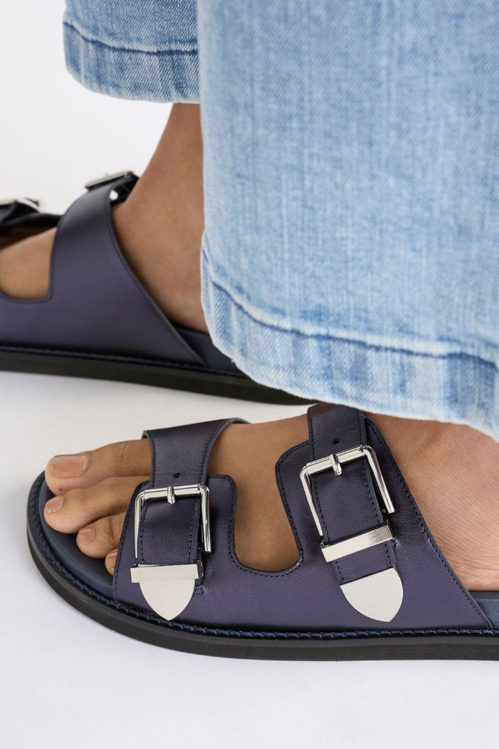 ELK Spenne sandal in Navy F0084 by Elk the Label in 40 / Navy