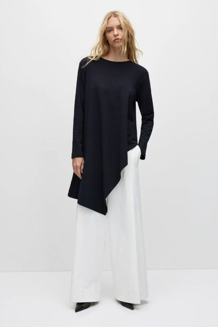 Model with hand in pocket Veil Sweater navy