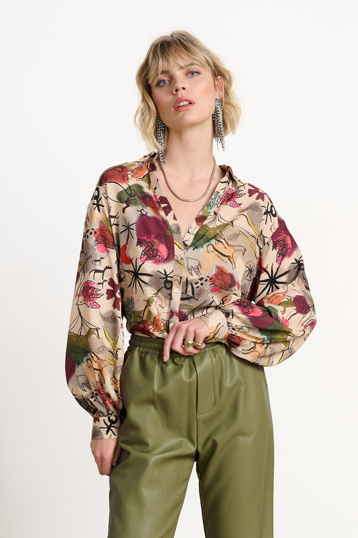 Fantastique Blouse SP7364 in Sand by POM Amsterdam