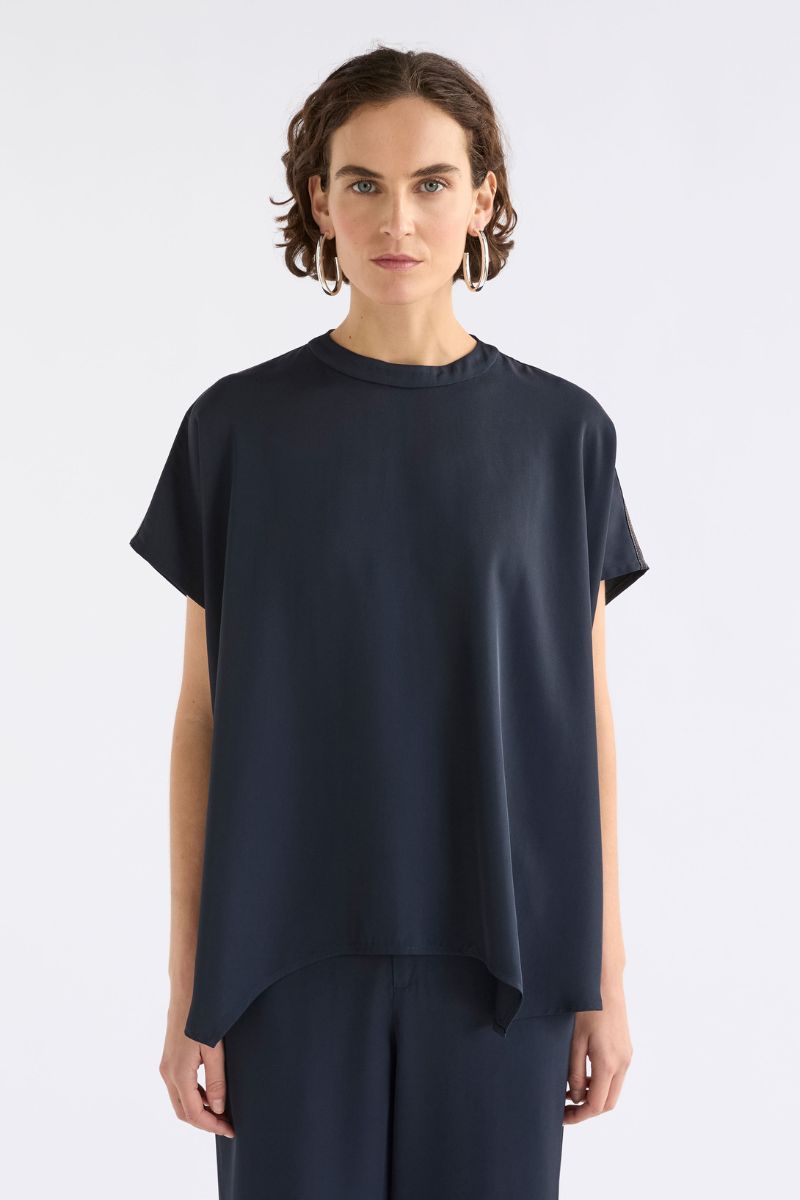 Hullu Top A1286F in Navy by Elk the Label