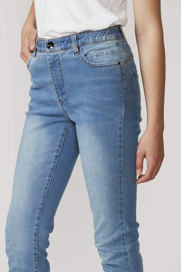 Rome Jean NLA2684 in Distressed Denim by Lania The Label