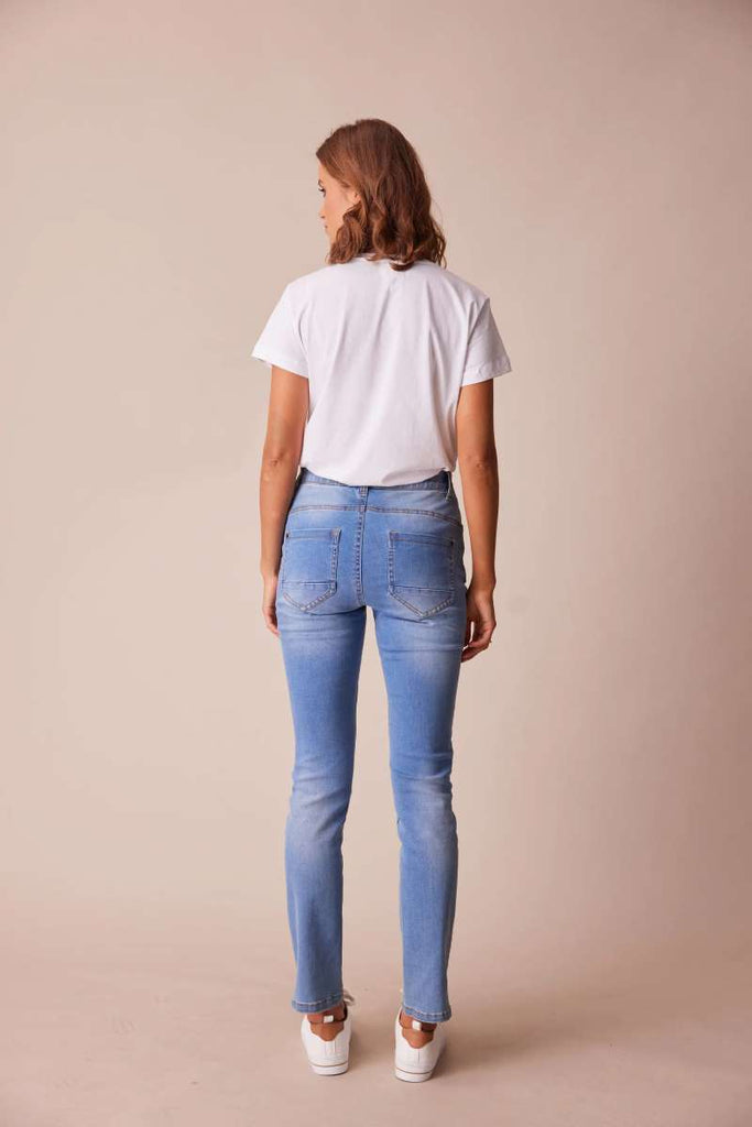 rome-jean-distressed-lania-the-label-back-view_1200x
