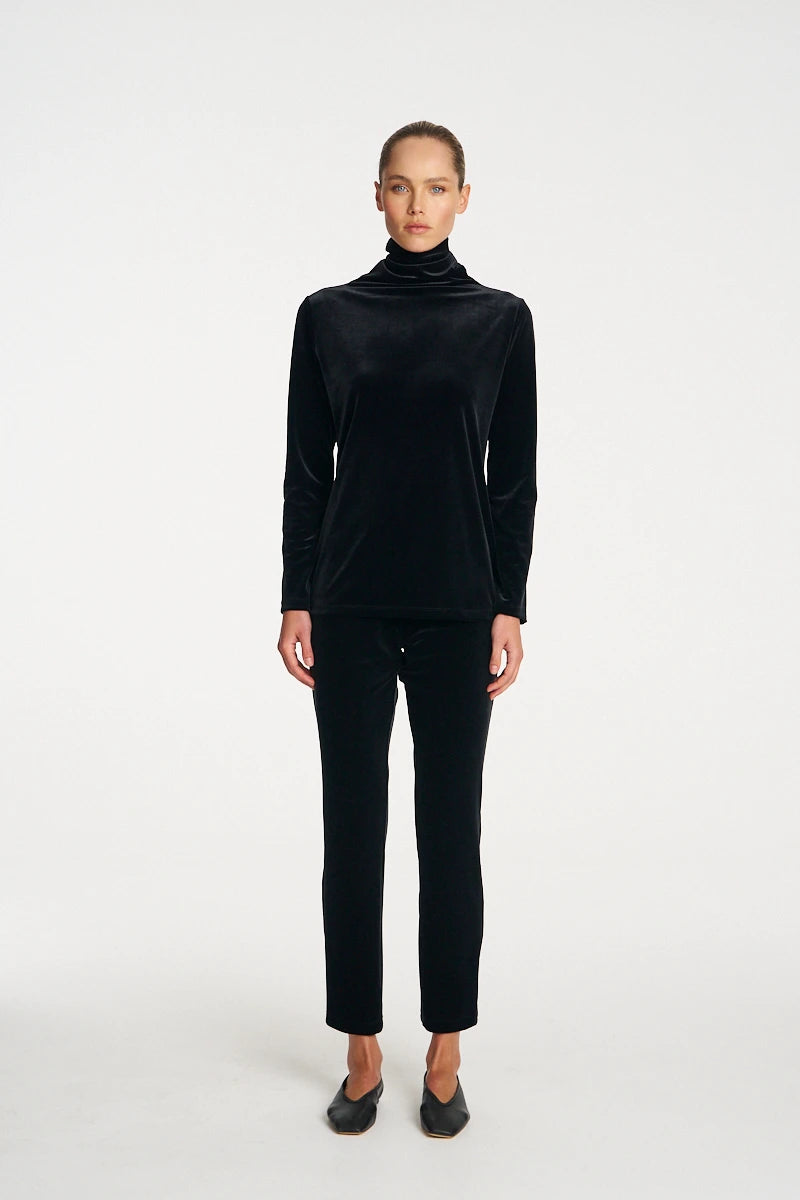 Woman wearing Mela Purdie F310 1876 Slim Leg Pant in Black front view