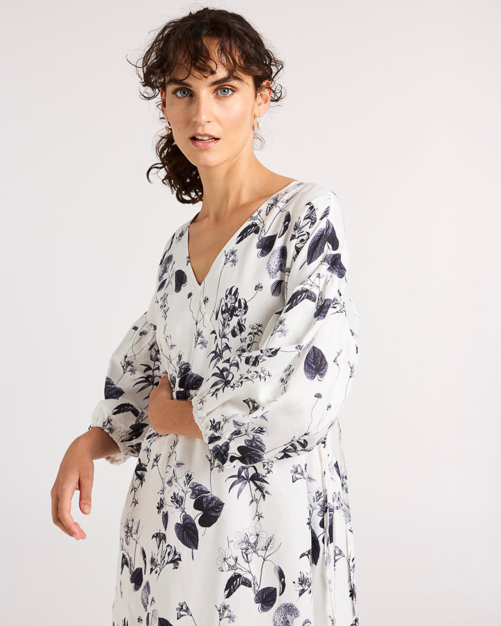 Botanical Print Dress YT25S9559 by Yarra Trail - side