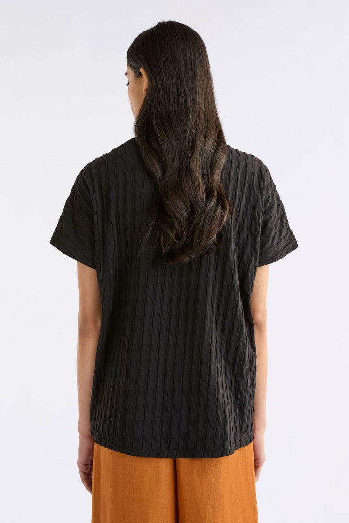 ELK Orta Boxy T-shirt A1411 by Elk the Label in 10 / Black