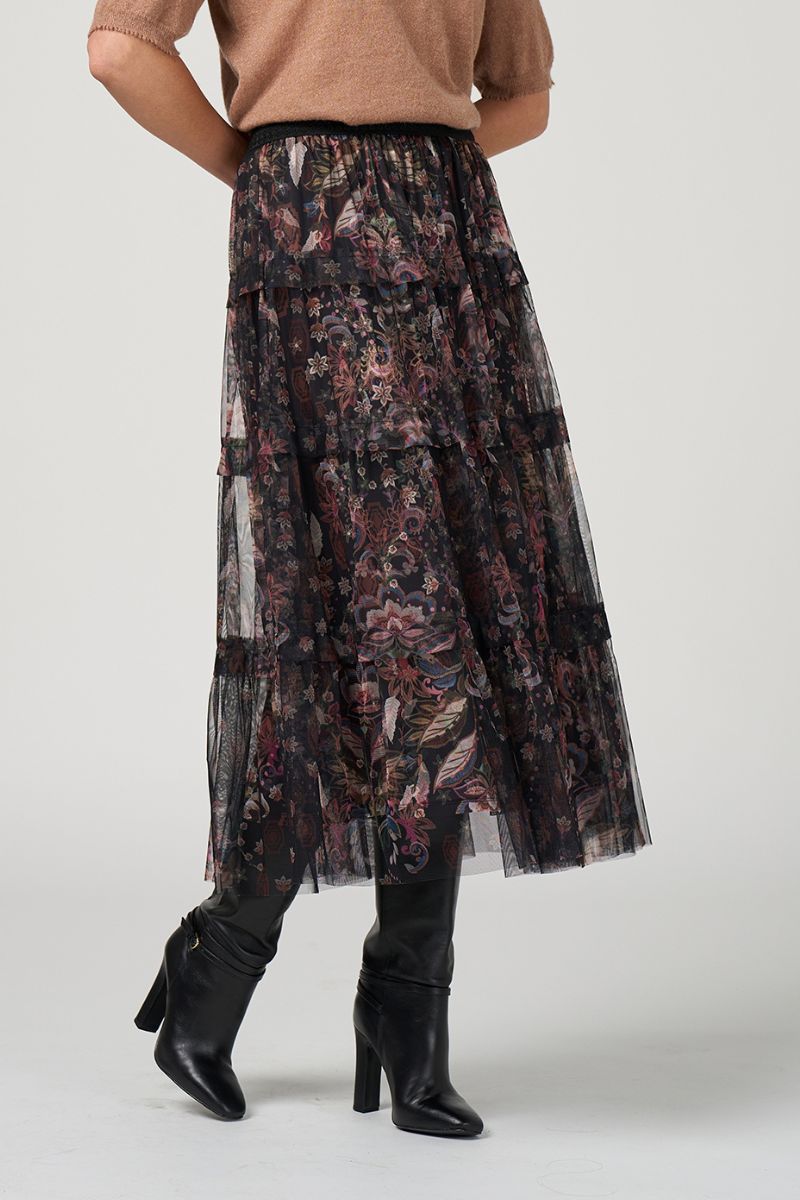 Woman wearing Loobies Story Antoinette skirt elastic waistband detail