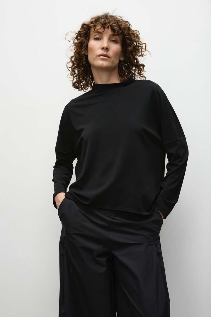 Arc Sweater F007 8617 in Black by Mela Purdie