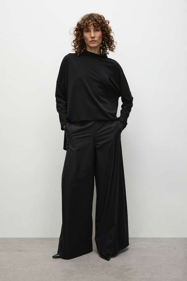 Arc Sweater F007 8617 in Black by Mela Purdie