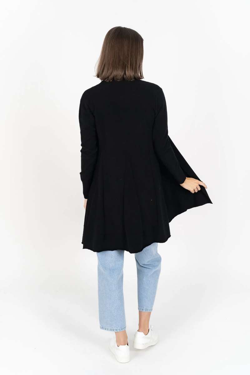 aruba-cardigan-humidity-lifestyle-back-view_1200x