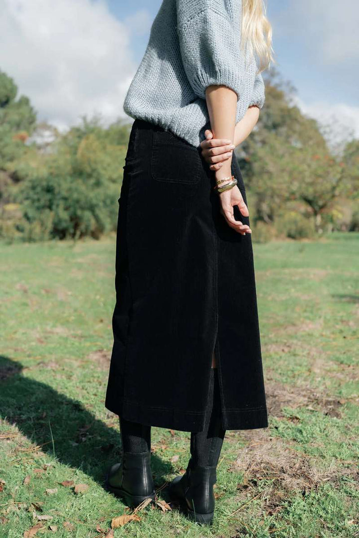 billi-cord-skirt-humidity-lifestyle-front-view_1200x