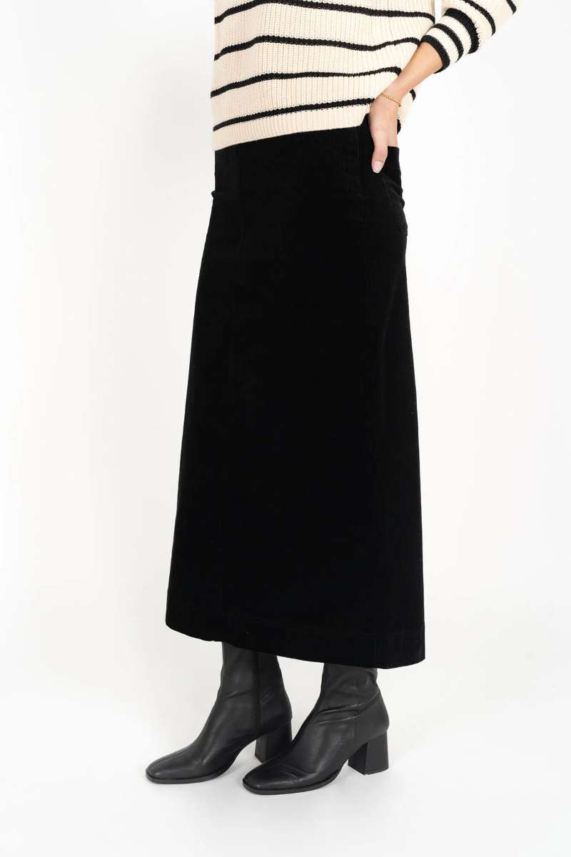 billi-cord-skirt-humidity-lifestyle-side-view_1200x