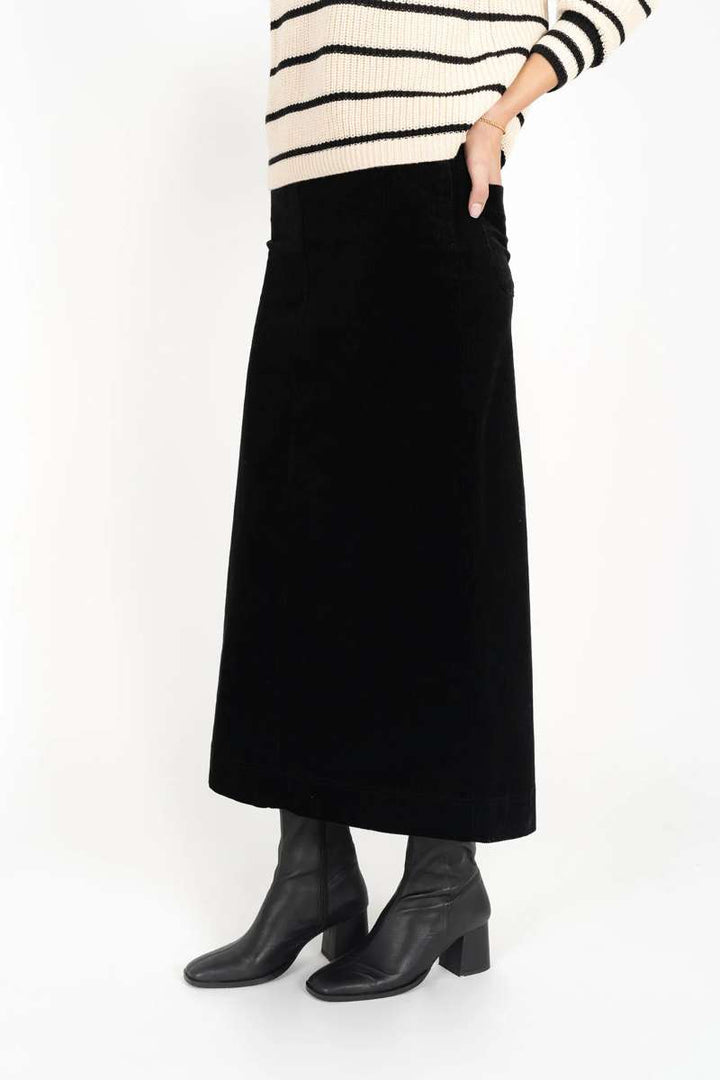 billi-cord-skirt-humidity-lifestyle-side-view_1200x