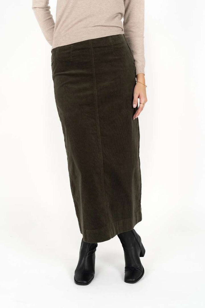 billi-cord-skirt-humidity-lifestyle-front-view_1200x