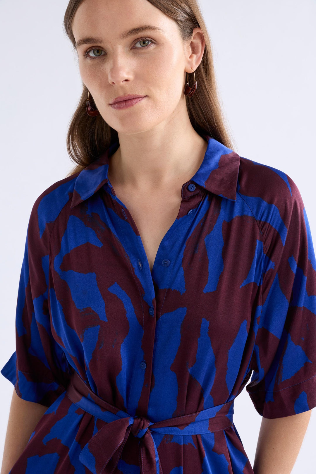 ELK Besa Shirt Dress A1604M in Varr Print Shiraz, close-up of collar, button front and blue and shiraz print