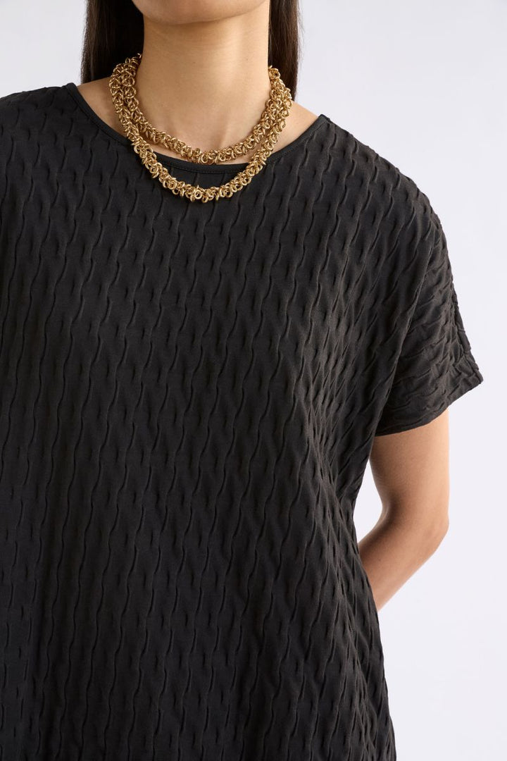 ELK Orta Boxy T-shirt A1411 by Elk the Label in 10 / Black
