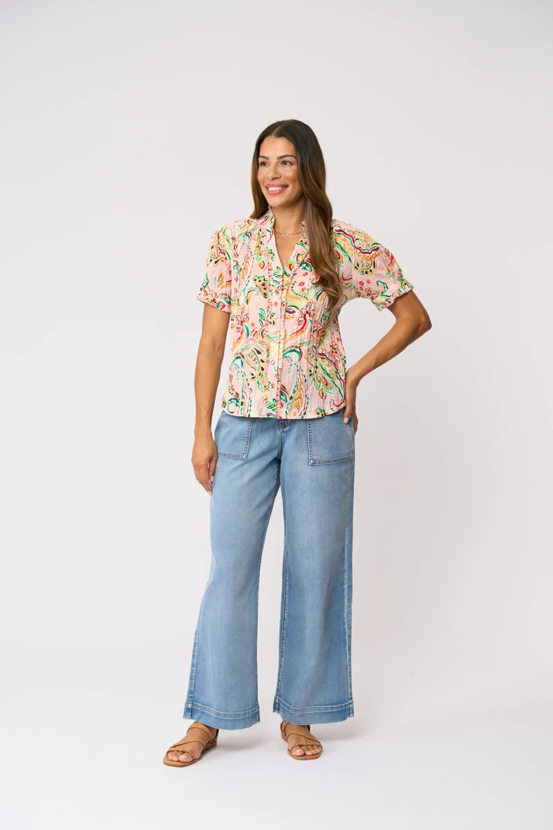 Foil Crushing It Cap Sleeve Shirt FO8615 in Sequoia print, full-length view with light blue wide-leg jeans and sandals.
