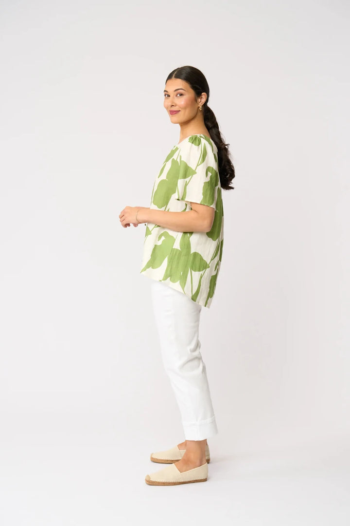Foil Enchanting Top FO8691 in Zinnia, three-quarter view with white cropped trousers