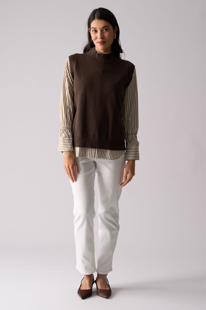 Woman wearing Foil FO8433 Luxe Life Popover in Cocoa detail view