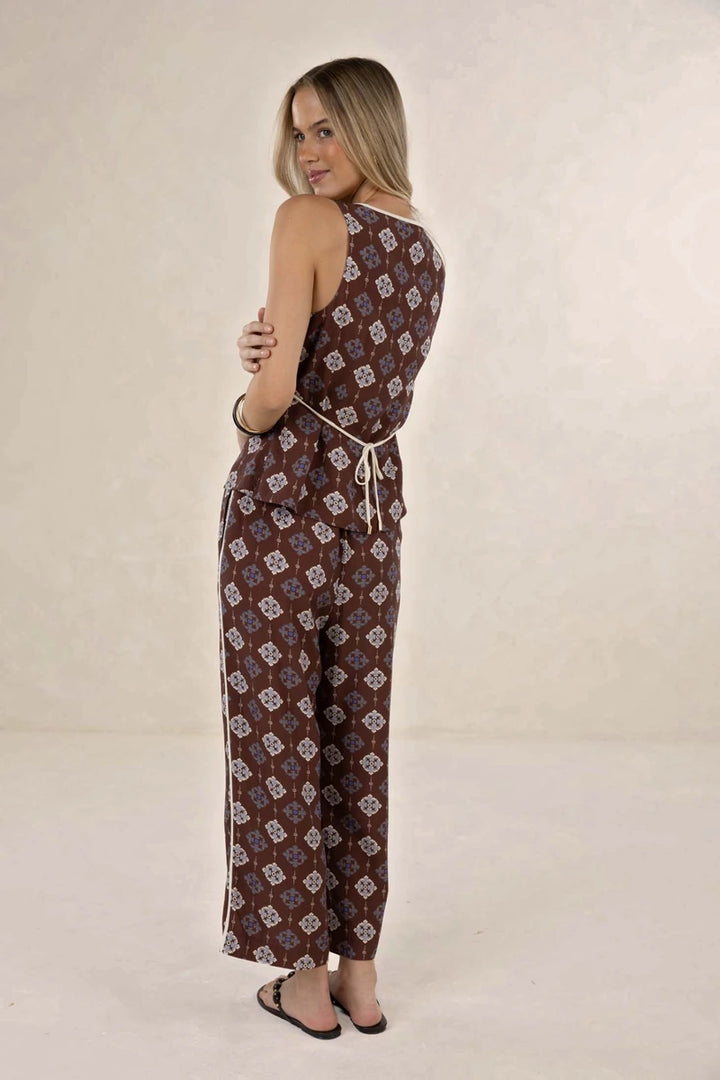 Humidity Lifestyle Vintage Tales Pant HS26208 in Choc/Cream, back view showing the printed cropped leg and contrast side stripe.