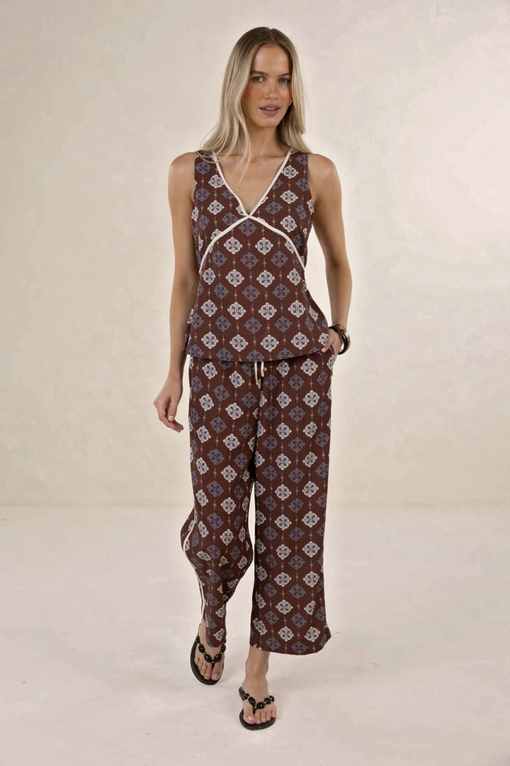 Humidity Lifestyle Vintage Tales Pant HS26208 in Choc/Cream styled with the coordinating Vintage Tales Top.
