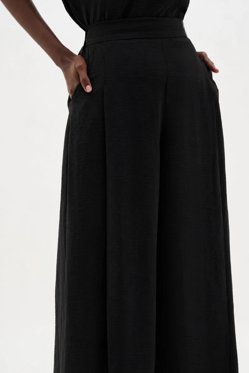 Woman wearing Gauze Pull-On Culotte Pants With Pleats in Black by Joseph Ribkoff detail view