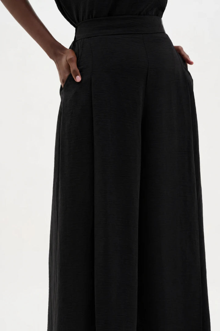 Woman wearing Gauze Pull-On Culotte Pants With Pleats in Black by Joseph Ribkoff detail view