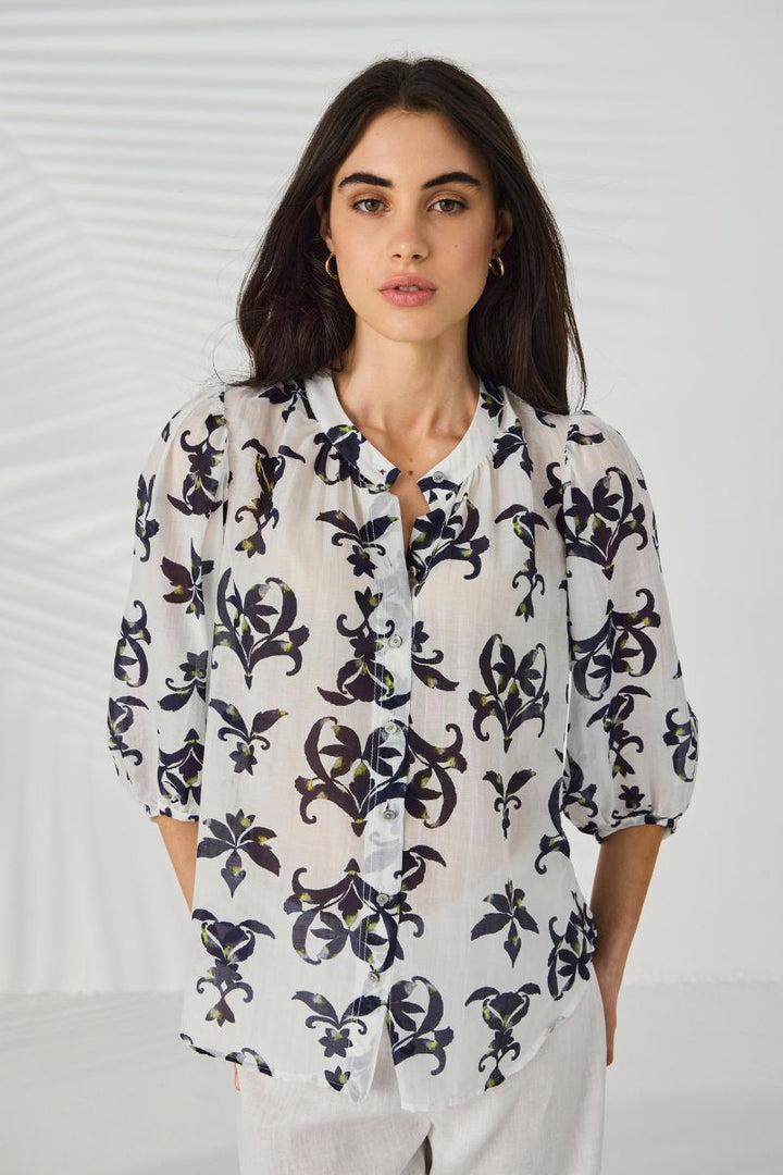 Lania Montage Shirt off white front view mosaic print NLA4020