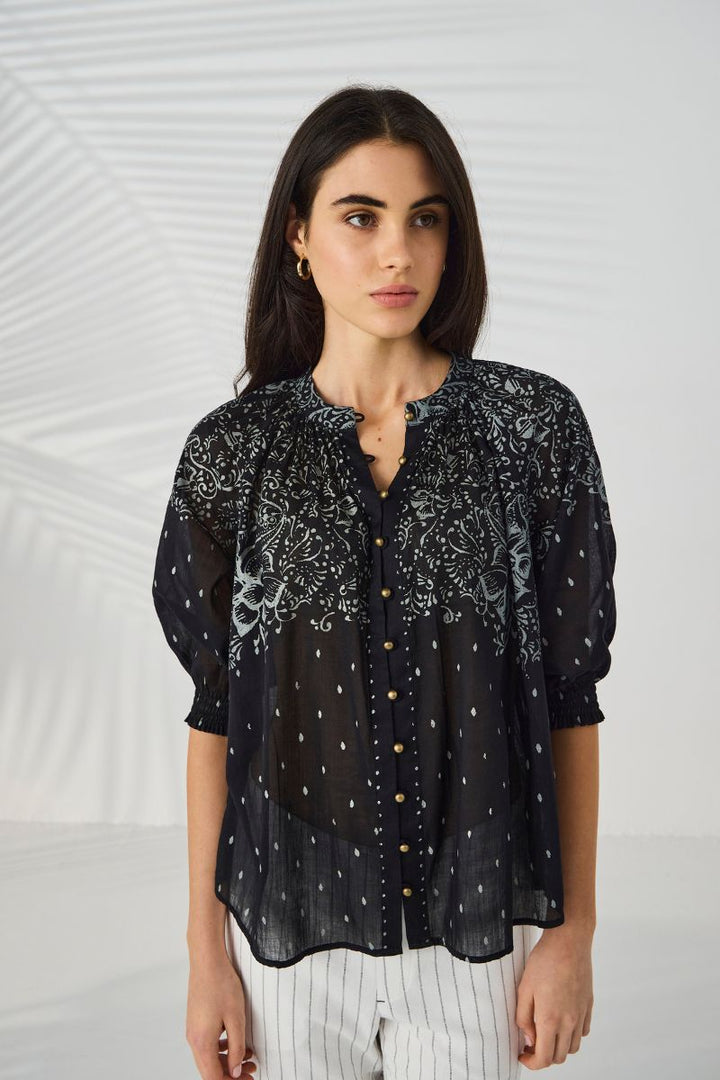 Lania Novo Shirt black front view relaxed fit NLA4026