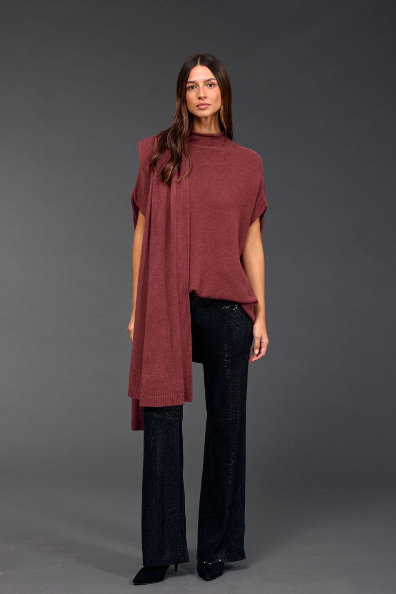 Woman wearing Judi Tunic Sweater in Granit by Lauren Vidal styled