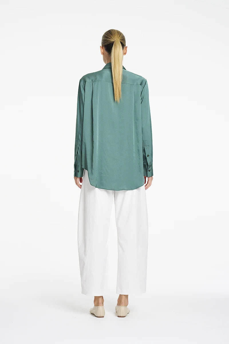 Mela Purdie Barrel Leg Pant F416 10002 in Ivory, back view showing cropped barrel leg silhouette
