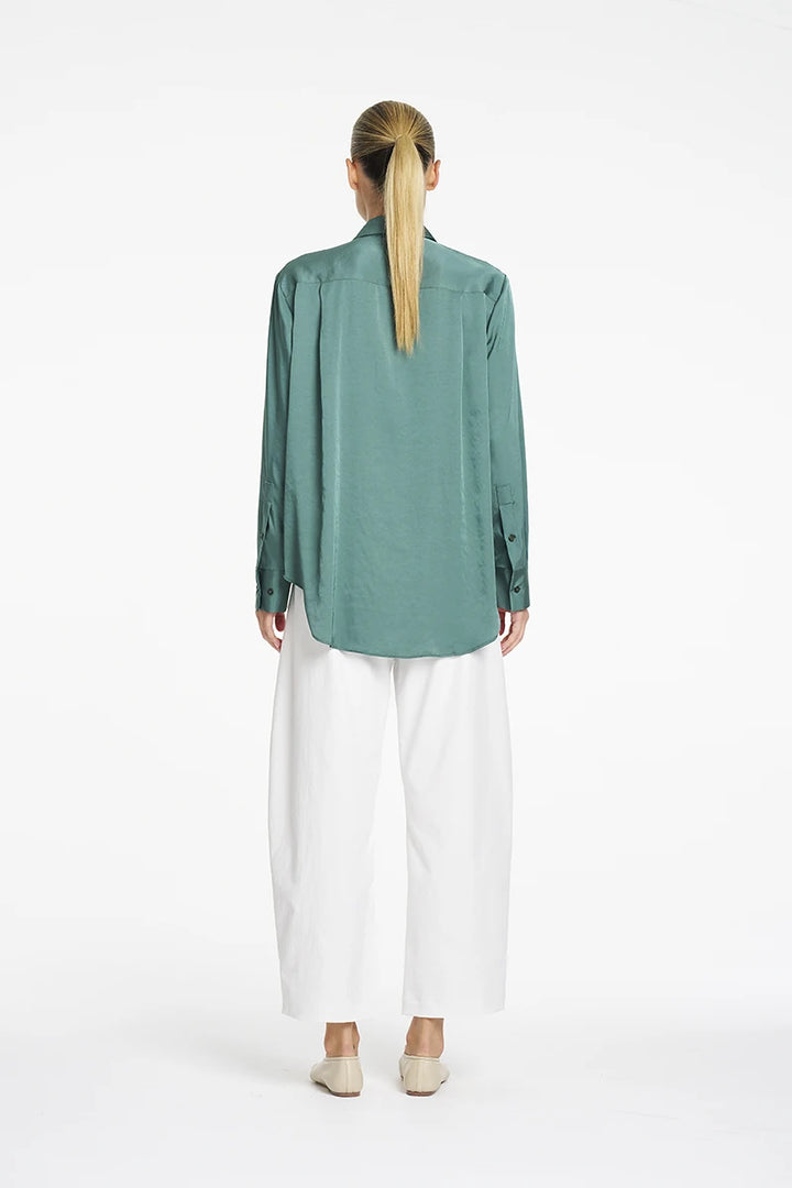 Mela Purdie Barrel Leg Pant F416 10002 in Ivory, back view showing cropped barrel leg silhouette